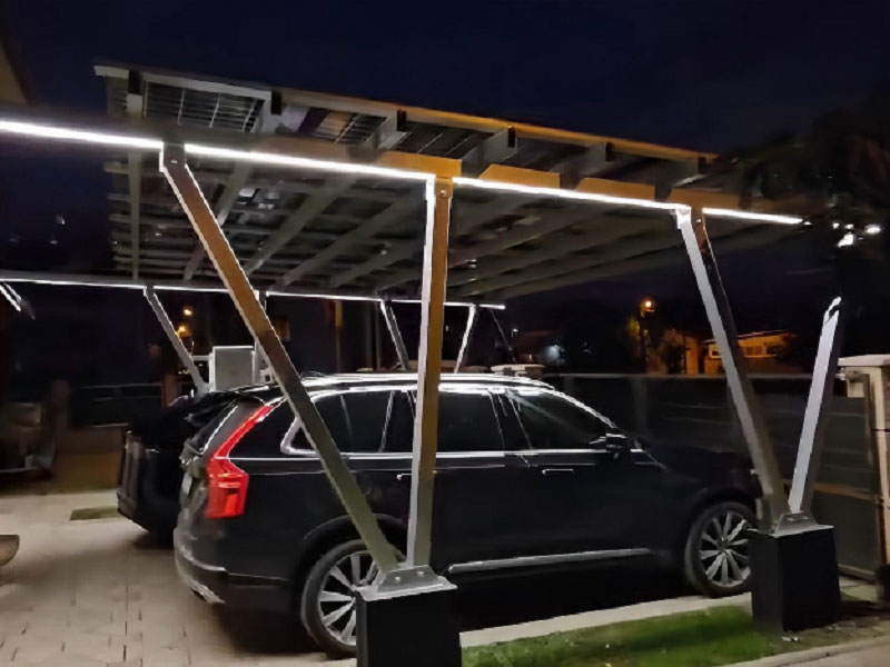 نظام مرآب Enerack يلمع في الليل