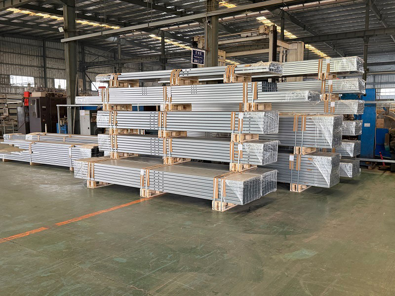 أنظمة تركيب الطاقة الشمسية الأرضية من زام