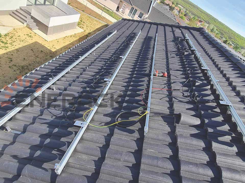 نظام ربط سقف القرميد 3.6KW T01 في المجر