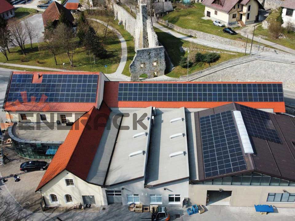 100KW T20 نظام خطاف سقف القرميد ونظام سقف الصفيح D10 في سلوفينيا