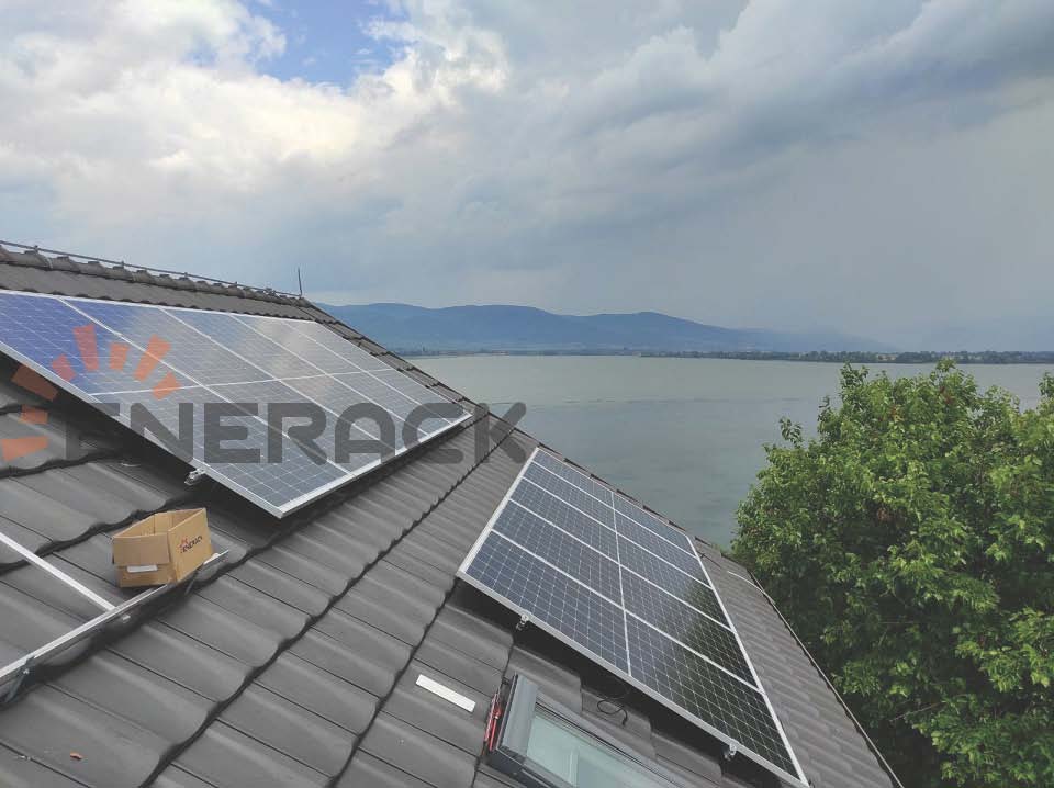 نظام خطاف سقف القرميد 4KW T01 في صربيا

