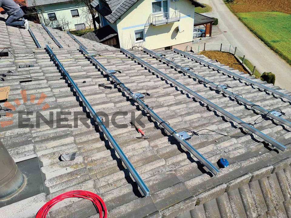 8KW T17 نظام خطاف سقف القرميد في سلوفينيا